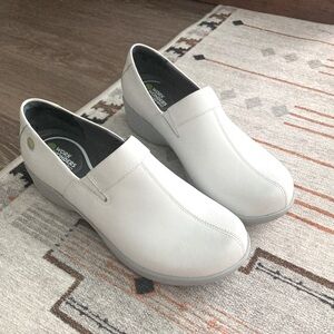 Work Wonders Clogs by Dansko size 39